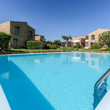 Golden Stone Villa: Pool Relax Villa