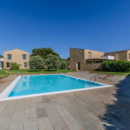 Golden Stone Villa: Pool Relax Masainas
