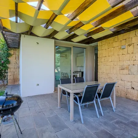 Golden Stone Villa: Pool Relax Villa *