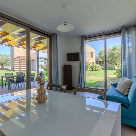 Golden Stone Villa: Pool Relax Villa