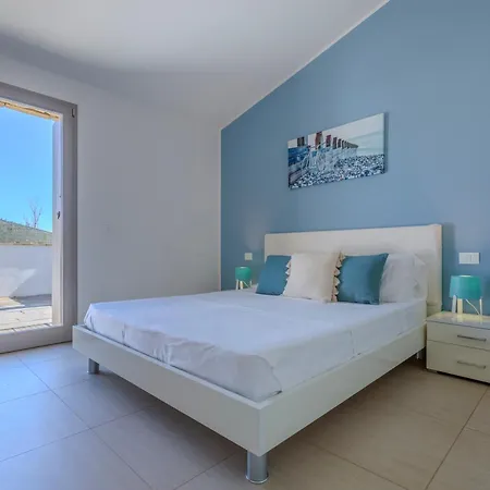 Golden Stone Villa: Pool Relax